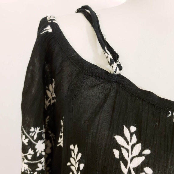 5th and Love Black and White Flower Dress - Picture 8 of 8